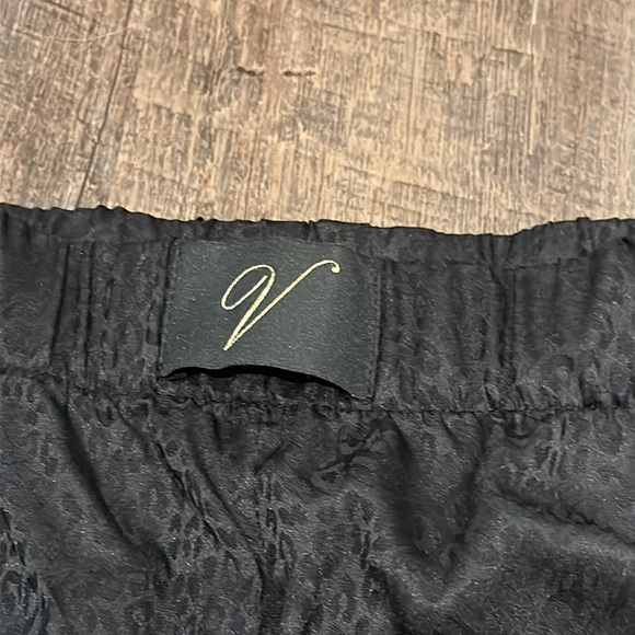 Victoria’s Secret - Black Leopard Print Shorts - XL - NWT - Picture 3 of 4